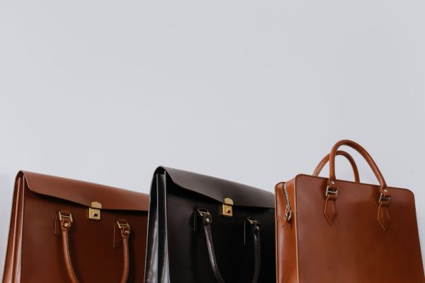 Trouver le sac bureau femme idéal pour allier style et praticité
