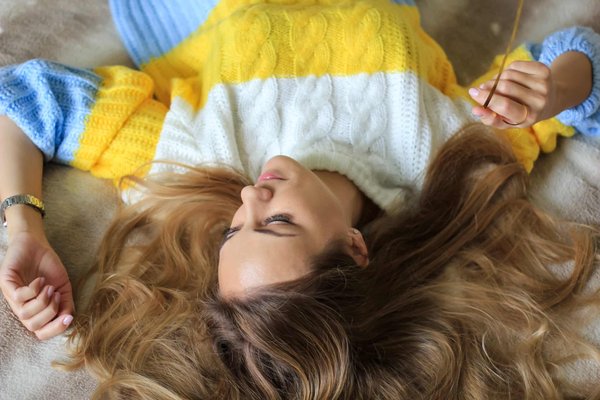 Les tendances colorblock à adopter cette saison